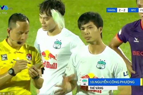 Công Phượng có hành vi không đẹp khi nhận thẻ vàng; Đại chiến M.U vs Liverpool hoãn vô thời hạn