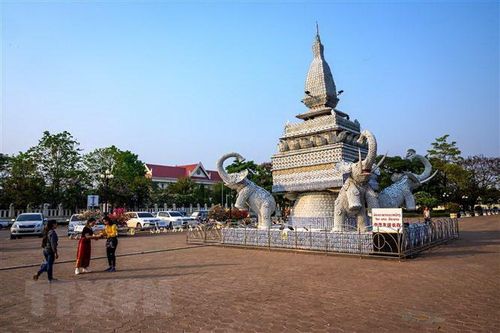 COVID-19: Số ca mắc tại Lào giảm mạnh, Indonesia mở rộng lệnh hạn chế