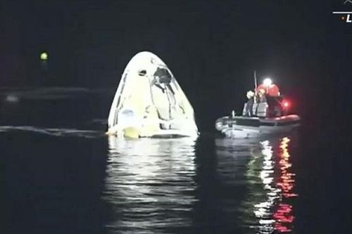 Cận cảnh SpaceX đưa 4 phi hành gia ISS trở về Trái Đất trong đêm