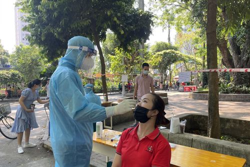 Người dân từ Hà Nam, Yên Bái, Hưng Yên khi đến TP Hồ Chí Minh phải cách ly tập trung và xét nghiệm COVID-19