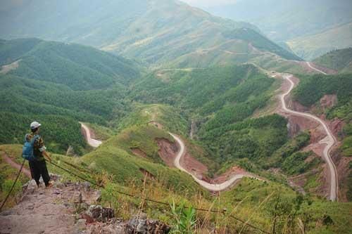 Chinh phục 'sống lưng khủng long' vùng Đông Bắc