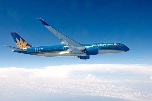 Khách nhận lại đồ bỏ quên trị giá hơn 1 tỷ đồng trên chuyến bay của Vietnam Airlines