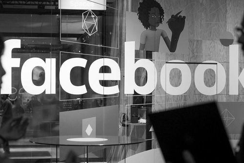 'Facebook sử dụng chiến thuật hù dọa người dùng để được thu thập dữ liệu'