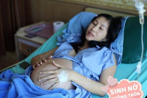 Mẹ bầu khỏe mấy đi đẻ cũng có thể gặp 4 bất trắc này, biết trước đỡ mất bình tĩnh