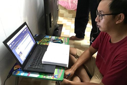 Tạm giữ đối tượng tổ chức cá độ bóng đá qua mạng