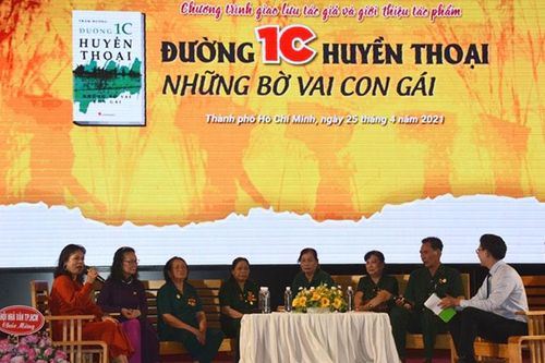 Những cuốn sách gợi về quá khứ hào hùng
