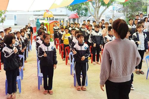 Âm thanh ngân lên từ... tĩnh lặng