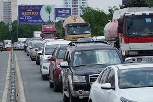 Nhức nhối tình trạng ùn tắc mà không xả trạm thu phí