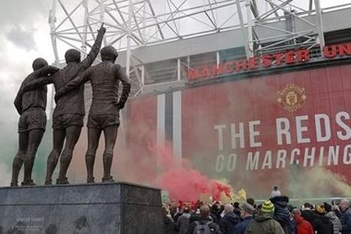 Để CĐV làm loạn, án phạt nào đang chờ đợi Man Utd