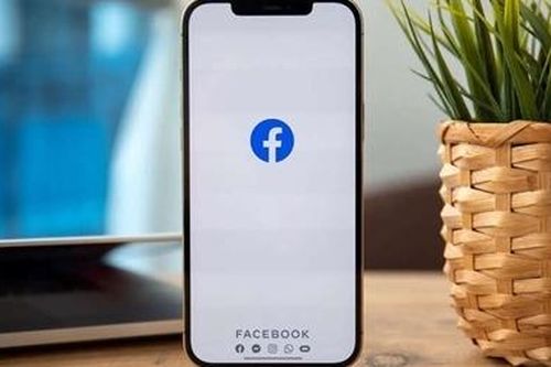 Người dùng iPhone nói đang bị Facebook 'dọa'