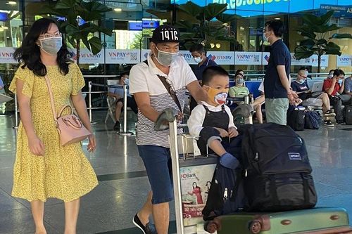 Sân bay, bến xe, bến phà ở TP.HCM thông thoáng ngày cuối kỳ nghỉ lễ