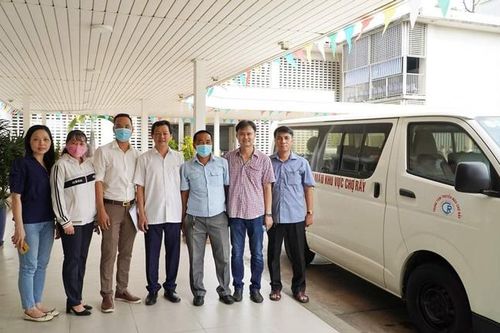 Bác sĩ Việt Nam sang giúp Lào chống dịch Covid-19