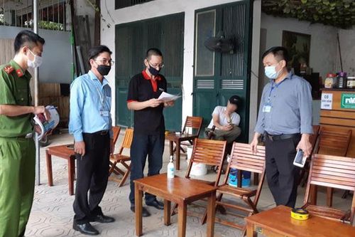 Hà Nội: Các địa phương nghiêm túc yêu cầu hàng quán vỉa hè dừng hoạt động từ 17h ngày 3-5