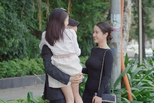 Hướng dương ngược nắng: Minh ghen khi trông thấy Hoàng bên mẹ Cami, Hoàng lại phát điên vì bắt gian Minh ôm Phúc