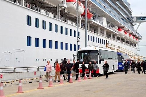 Có trường hợp F1: Cách ly gần 200 người trên du thuyền 6 sao ở vịnh Hạ Long
