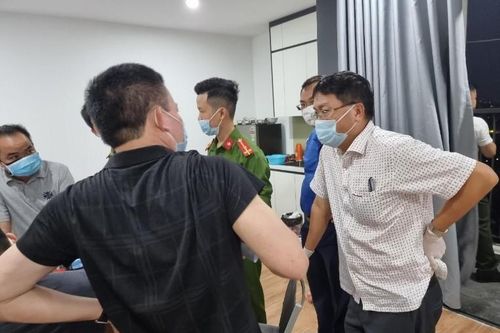 Hà Nội: Nhập cảnh trái phép, 11 người Trung Quốc cố thủ trong căn hộ chung cư