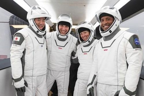 Tàu SpaceX đưa 4 phi hành gia trên ISS trở về Trái Đất