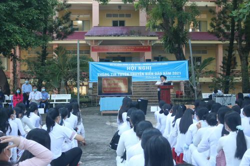 Giáo dục đạo đức học sinh qua tuyên truyền sinh động biên giới, hải đảo