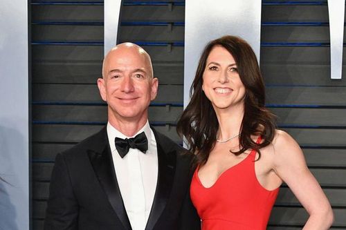 Trước tỷ phú Bill Gates, ông chủ Amazon đã ly hôn và phân chia tài sản thế nào?