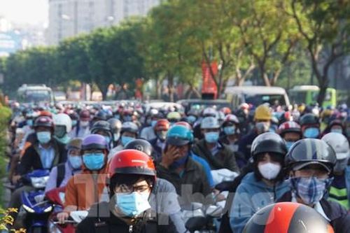 Cửa ngõ TPHCM kẹt cứng ngày đầu làm việc sau kỳ nghỉ lễ 30/4-1/5