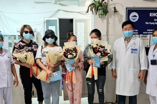 Hai bệnh nhân ngụ tỉnh Bình Phước mắc COVID-19 xuất viện