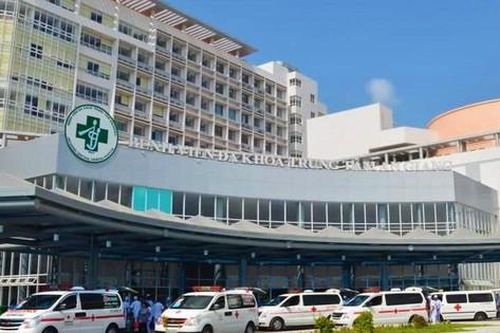 Hai vợ chồng bác sĩ ở Campuchia mắc COVID-19 về Việt Nam điều trị