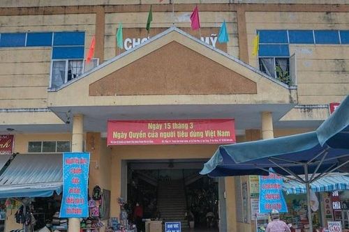 Nữ nhân viên massage mắc Covid-19, Đà Nẵng dừng hoạt động một chợ