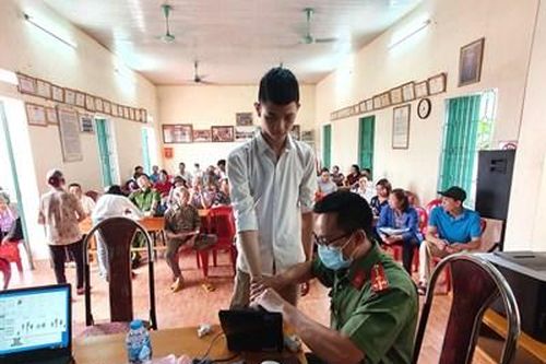 Đẩy nhanh tiến độ làm thẻ căn cước công dân gắn chíp điện tử