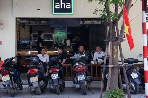 Hà Nội: Nhiều hàng quán phớt lờ quy định về phòng dịch COVID-19