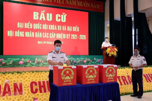 Tổ chức bầu cử sớm cho những người làm việc dài ngày trên biển