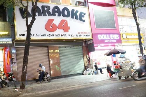 Các địa phương thực hiện đóng cửa hàng quán, điều chỉnh lịch học