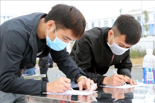 Quảng Ninh: Công chức, viên chức ra khỏi địa bàn dịp nghỉ lễ phải làm xét nghiệm tự trả phí