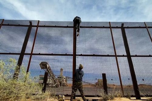 Đột nhập đường dây buôn người qua biên giới Mỹ - Mexico