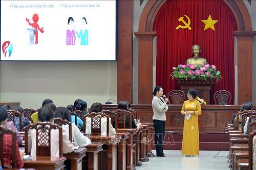 Tập huấn kỹ năng xây dựng hình ảnh cho nữ ứng cử viên