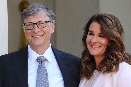 Vợ chồng tỷ phú Bill Gates ly hôn, siêu mẫu Hà Anh viết tâm thư khuyên bạn trẻ 'hãy cứ yêu đi'