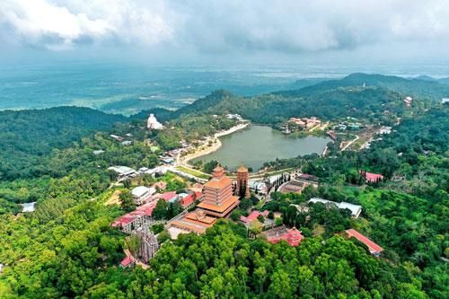 Ngọn núi nào cao nhất miền Tây Nam Bộ?