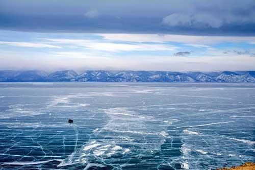 Vẻ đẹp kỳ vĩ và băng giá của Baikal - hồ nước ngọt rộng nhất thế giới