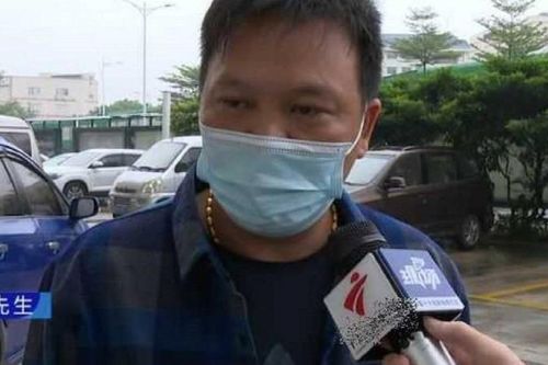 Đi làm thủ tục nhập học cho con, người đàn ông 'chết lặng' khi phát hiện có thêm một người con trai nữa