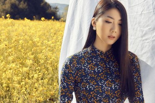 Ngọc Quyên khoe bộ sưu tập áo dài trên tạp chí thời trang danh tiếng của Mỹ
