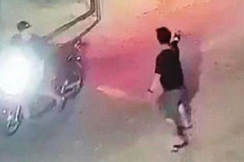 Hai nhóm 'giang hồ' dùng hàng nóng hỗn chiến trong đêm