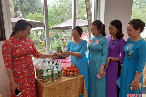 Chế phẩm sinh học EM hướng đến sản xuất nông nghiệp an toàn, bảo đảm vệ sinh môi trường