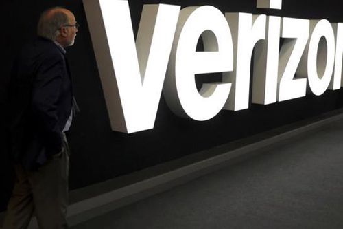 Verizon bán Yahoo và AOL lấy 5 tỷ USD