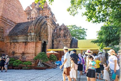 Đưa tín ngưỡng thờ Mẫu thành sản phẩm du lịch