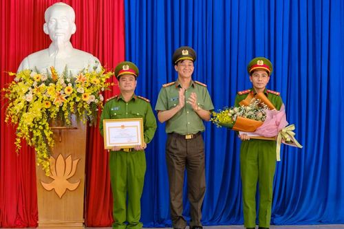 Chủ tịch UBND tỉnh khen thưởng đột xuất Đội Cảnh sát Hình sự Công an TP Đà Lạt