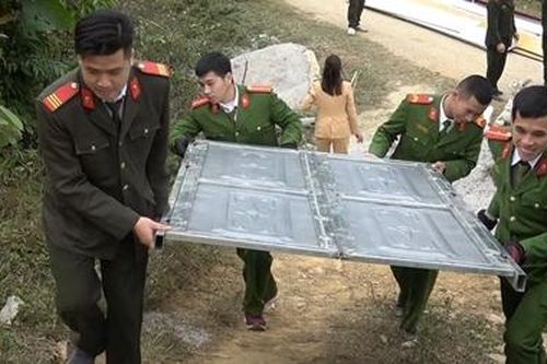Hàng trăm hộ nghèo vùng biên giới Cao Bằng được hỗ trợ làm nhà