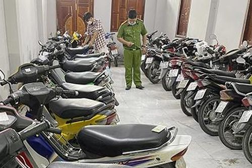 Hàng trăm mô tô không giấy tờ trong các tiệm cầm đồ ở An Giang