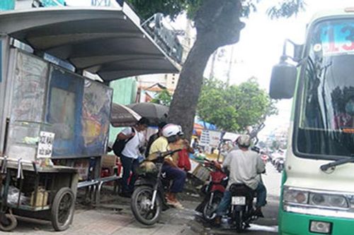 Chiếm dụng điểm dừng của xe buýt