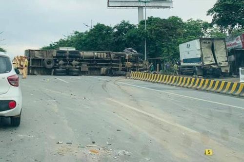 Tài xế xe tải tử vong, xe ô tô con bốc cháy trên đường Võ Nguyên Giáp