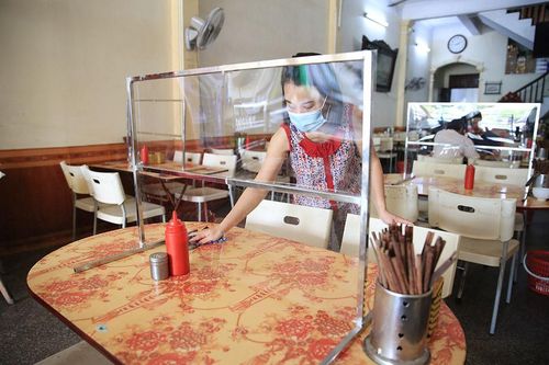 Cửa hàng áp dụng nhiều biện pháp để phòng, chống dịch Covid-19 và duy trì kinh doanh