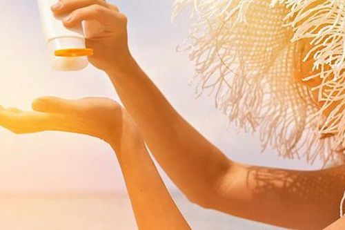 Chuyên gia khuyến cáo kem chống nắng chẳng thể thiếu trong ngày hè nhưng quên những điều này da dễ sạm nám